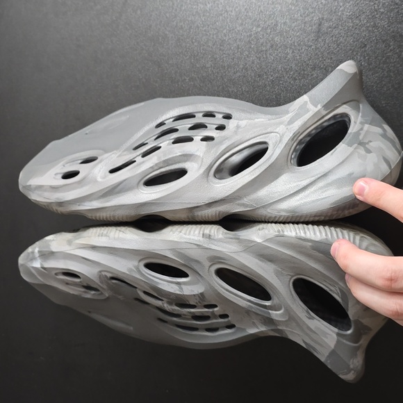 Yeezy Foamrunner Granite - Picture 3 of 6